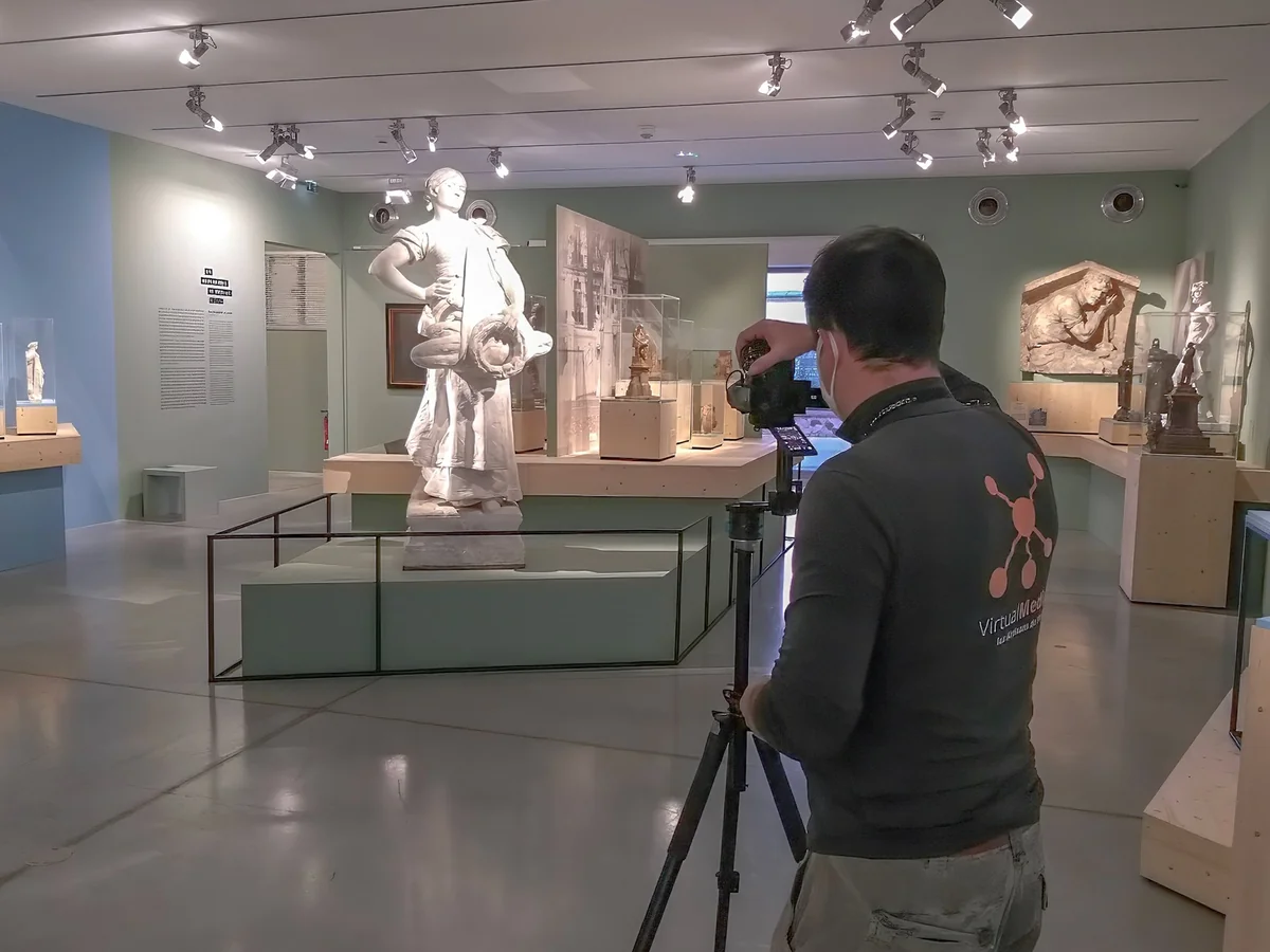 Photographe VirtualMedia réalisant la captation technique 360° au musée Camille Claudel