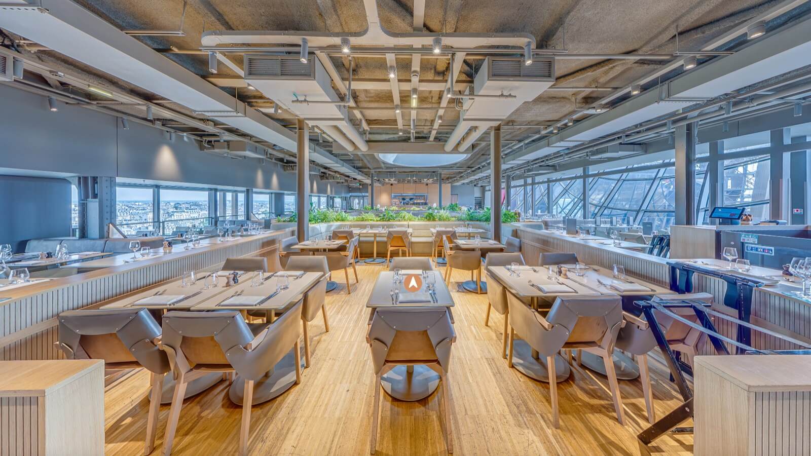 C&oelig;ur de la brasserie de Madame Brasserie, salle du premier &eacute;tage de la tour Eiffel