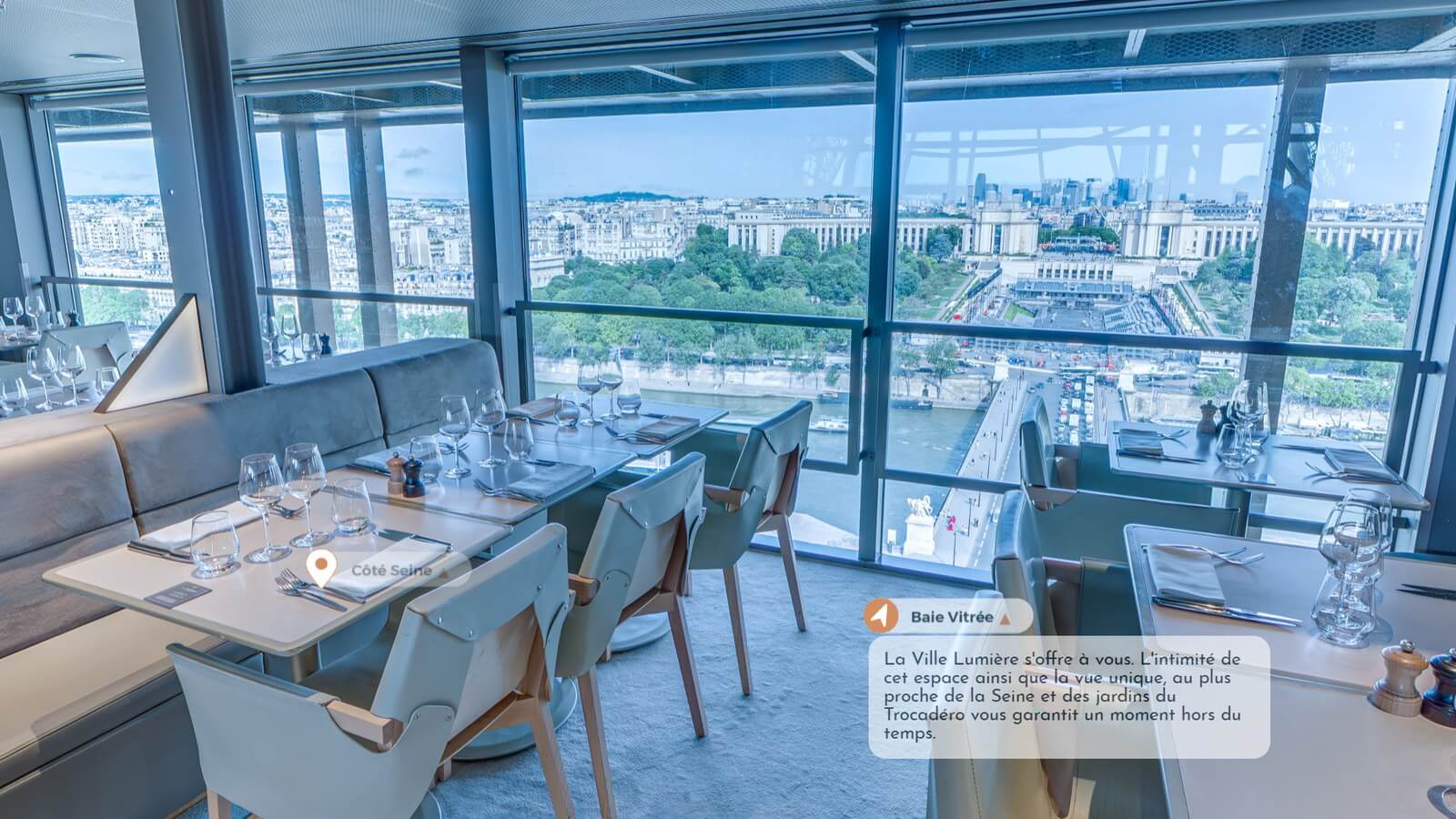 Salle C&ocirc;t&eacute; Seine de Madame Brasserie, vue sur la Seine et le Trocad&eacute;ro depuis la baie vitr&eacute;e