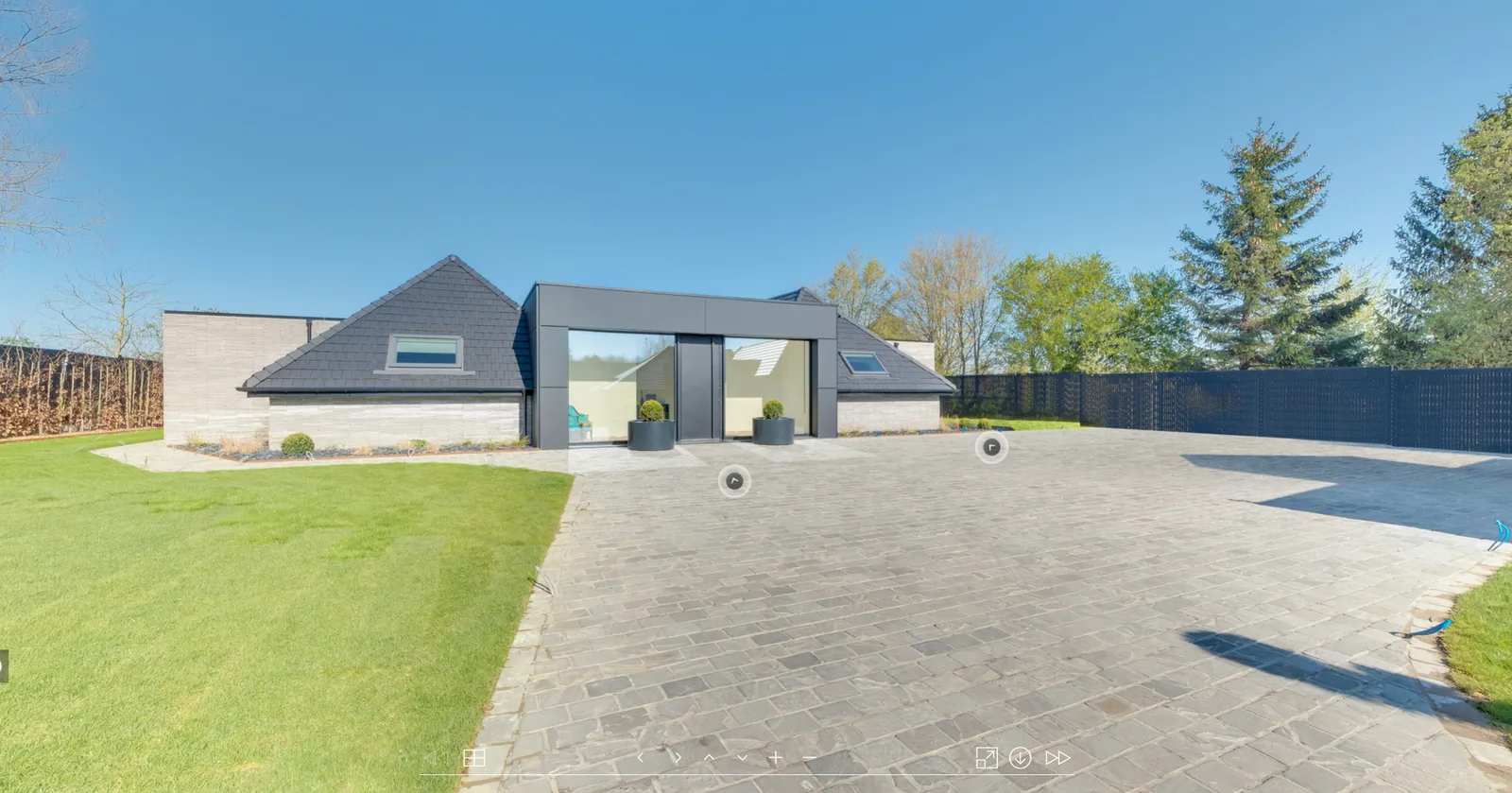 Visite virtuelle 360° de la villa contemporaine du fabricant SAPA dans le Nord